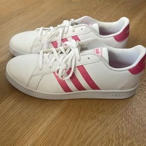 Adidas Court Sneakers in Hot Pink Glitter size 8.5 women’s.